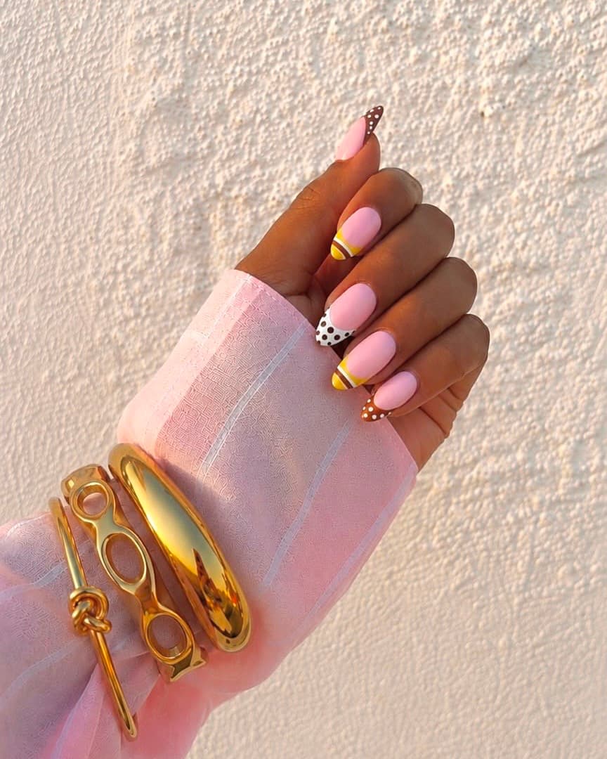 Pose d'ongles nail art réalisée en formation